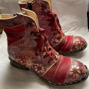GORGEOUS Rovers Brand Boots, Red Floral